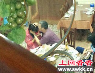强吻女生副教授称不在意