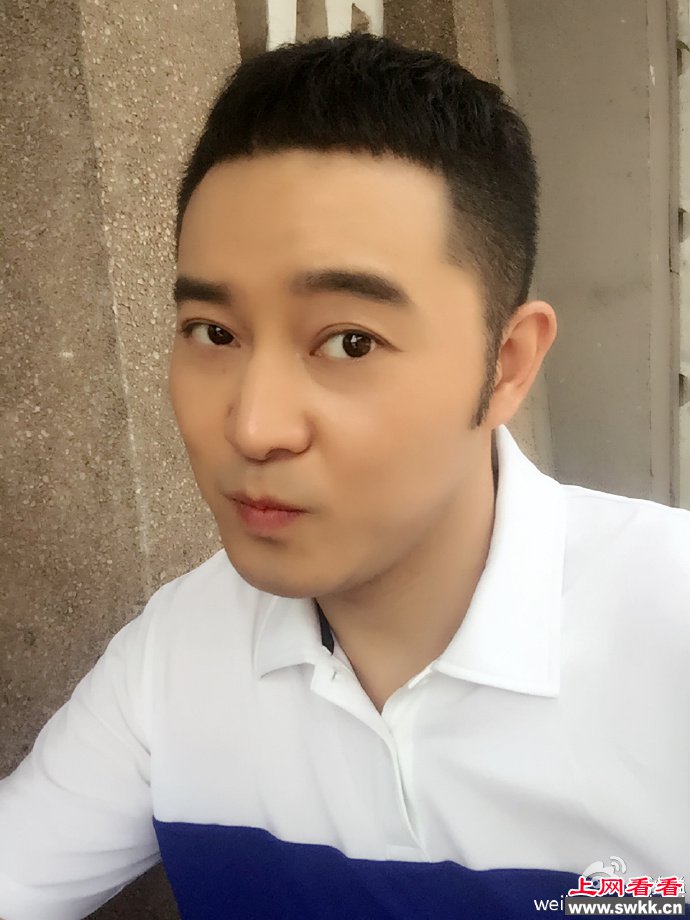 沙溢晒照自称肉鲜