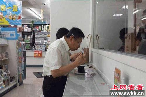 台北市长吃泡面