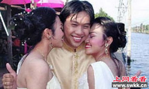 泰国男子娶双胞胎