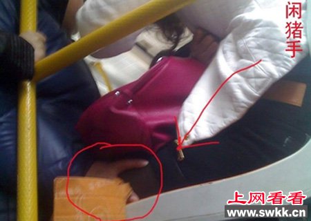 推开公交色狼遭骂