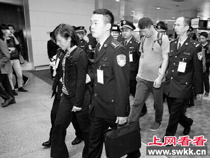 外逃美女老板送外卖
