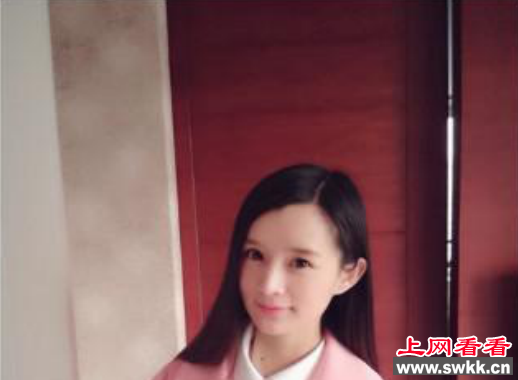 长相酷似杨幂女子