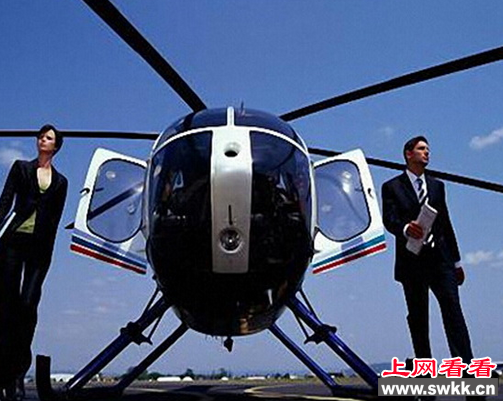 中国富豪坐直升机看房