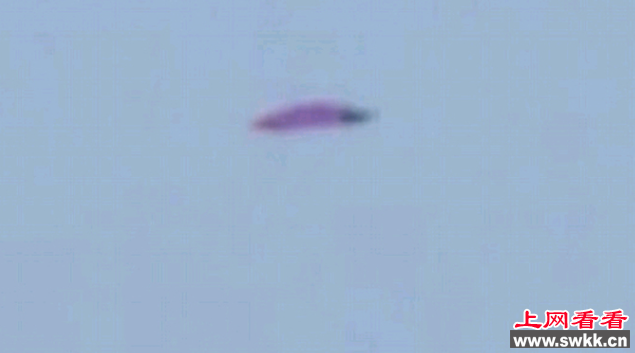 秘鲁天空惊现紫色ufo母舰