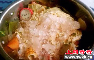 高校饭堂现奇葩菜