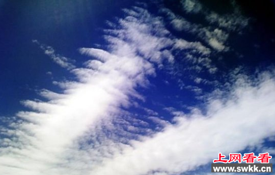 地震云