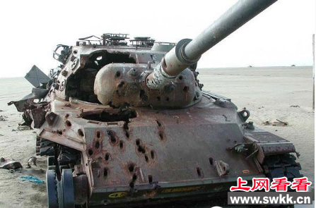 破甲弹击穿坦克