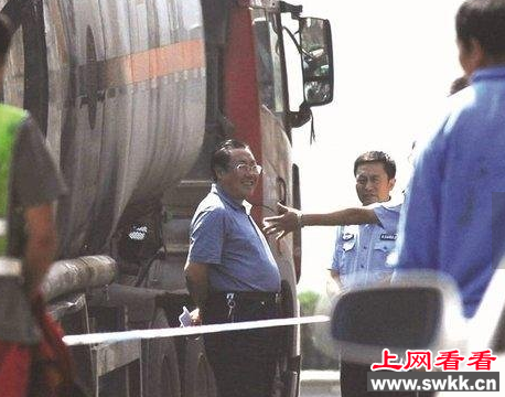 杨万达现场微笑图