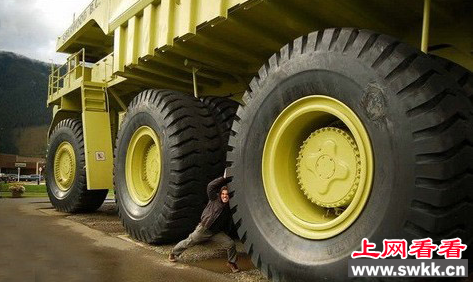 巨型卡车