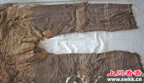 考古学家在洋海古墓发现中国最早裤子！