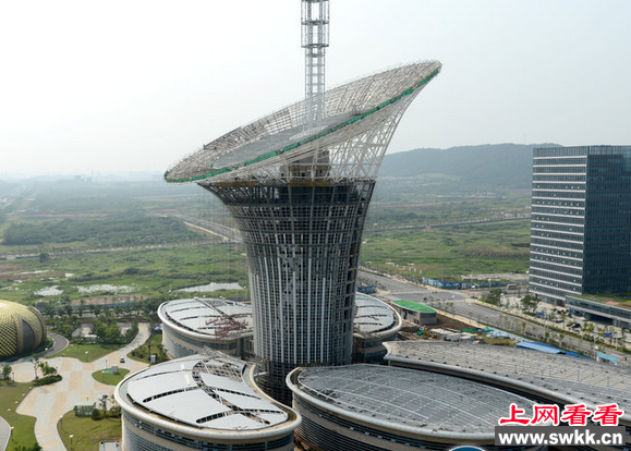 全国最大仿生建筑“马蹄莲花”封顶！