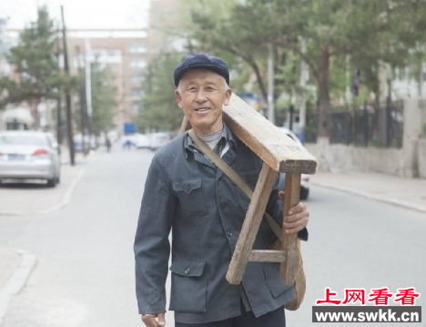 八旬老人免费磨刀