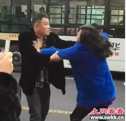  双方大打出手