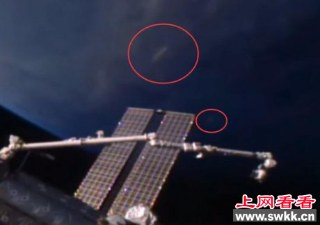 空间站现不明飞行物
