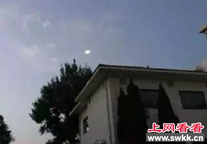 天空惊现不明飞行物