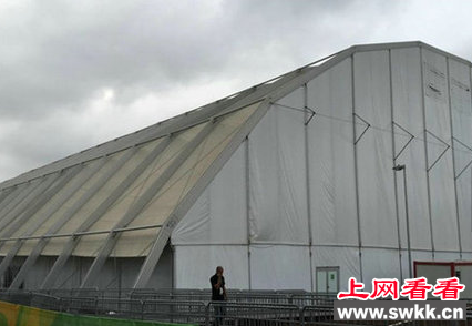奥运村餐厅似大棚