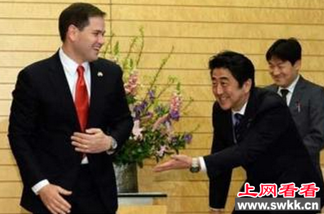 安倍点头哈腰