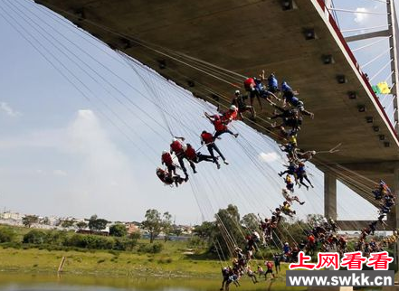 巴西149人蹦极