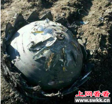 天空坠落不明飞行物