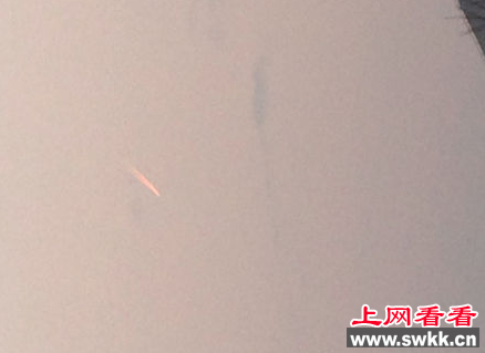 南京上空现不明飞行物