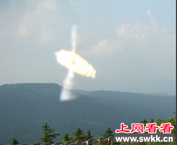 黑龙江凤凰山出现不明飞行物