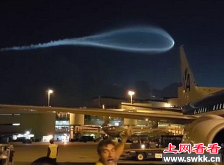 美国机场上空出现不明飞行物