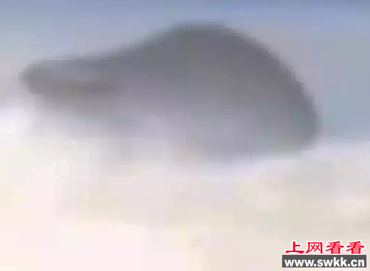 太空望远镜拍到的不明飞行物