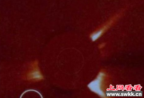 太阳附近出现ufo