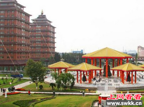 华西村