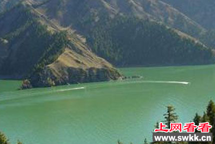 长白山天池水怪