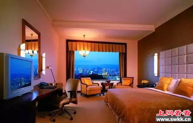 为什么酒店要放4个枕头