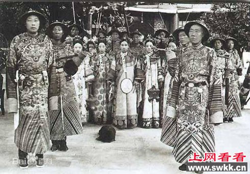 太监怎么小便