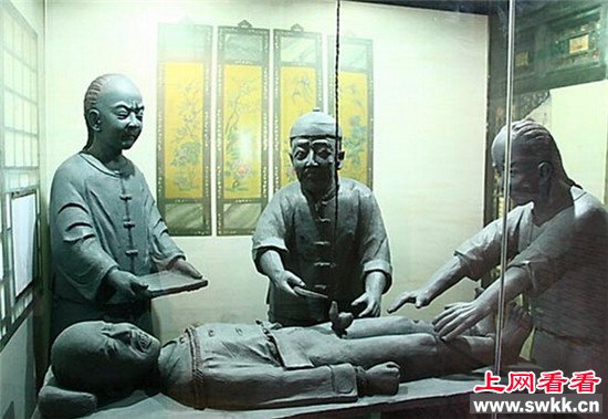 太监怎么小便