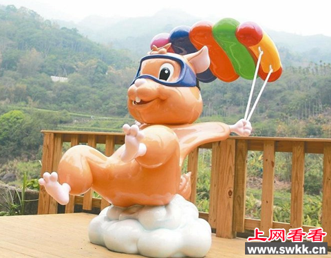  信义“飞来”一只飞鼠 