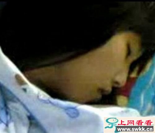 酒瓶门主角 酒瓶门事件完整照片 酒瓶门女主角生活照 14岁女孩酒瓶自慰自拍
