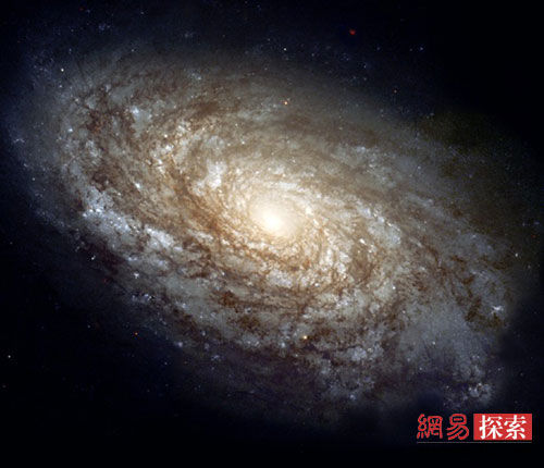 当宇宙只有现在三分之一岁的时候,这些磁场在慢慢的变强。