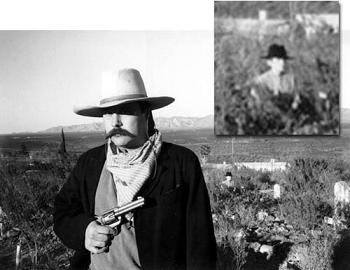 西方最有名的十张灵异照片:旋转楼梯上神秘脚步声