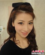 日本43岁女子美艳如少女 大女儿将满20岁(图)